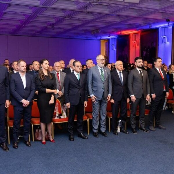 20251122161148_284e127bf7f9fffa4a9efaa4d8b21cef815ecfa56a3846f255d1fbc396f85428