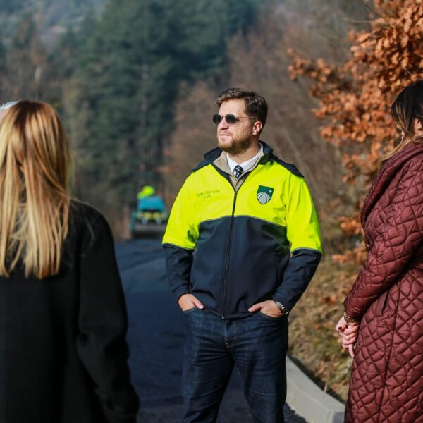 28555c79-7dcc-46fc-a0e9-f6c2c80e9ef3